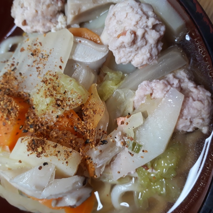 鶏団子ときのこと野菜のうどん煮込み